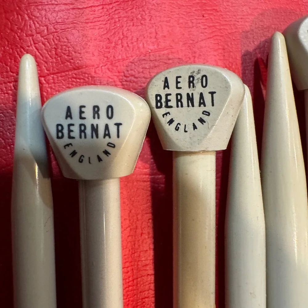 Vintage‎ Bernat Aero Multi Size Knitting Needles Set vinyl case 2 missing